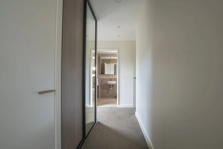Room 10 of 14