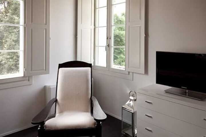 Room 16 of 38