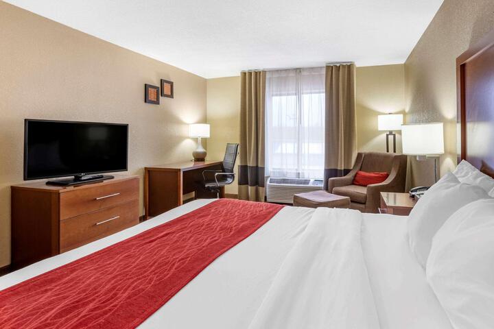 1 King Bed (3 of 23)