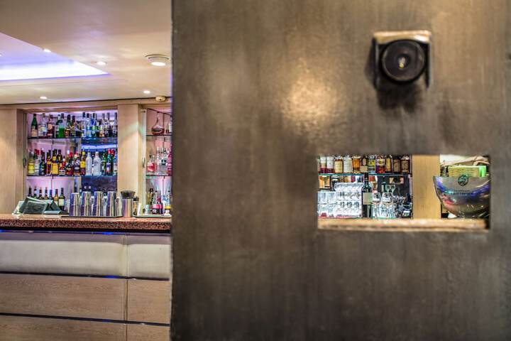 Lounge 59 of 76