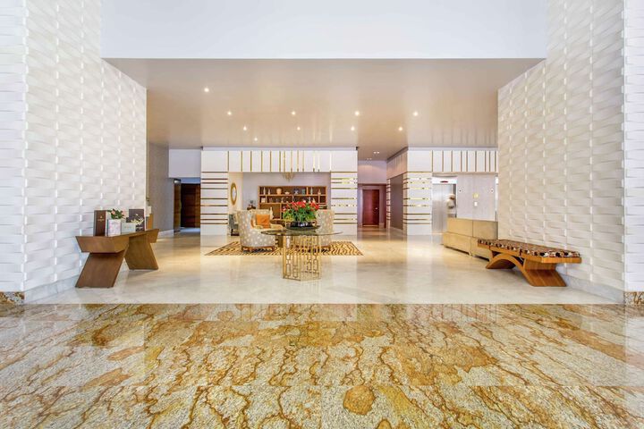 Entrance & Lobby