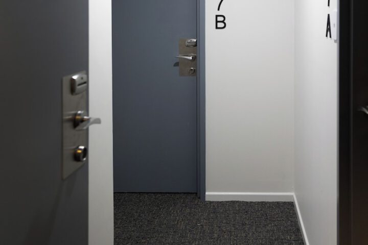 Room 13 of 76