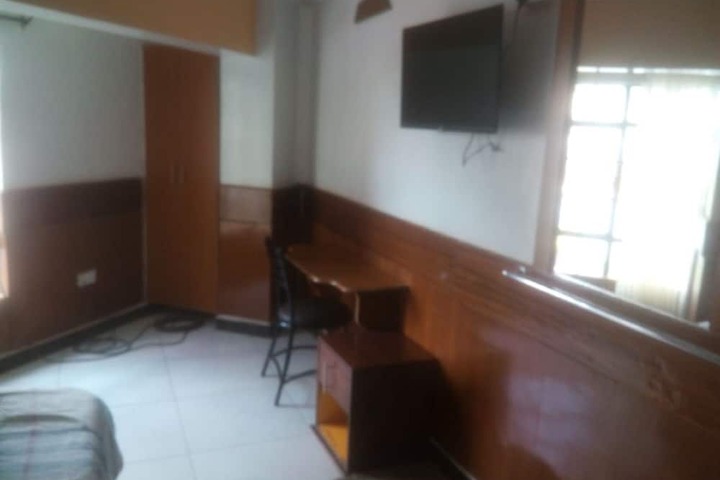 Room 9 of 20