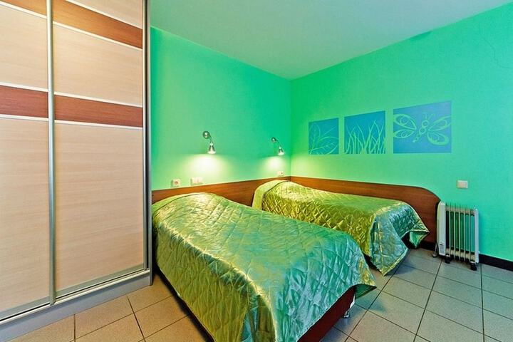 Room 2 of 42