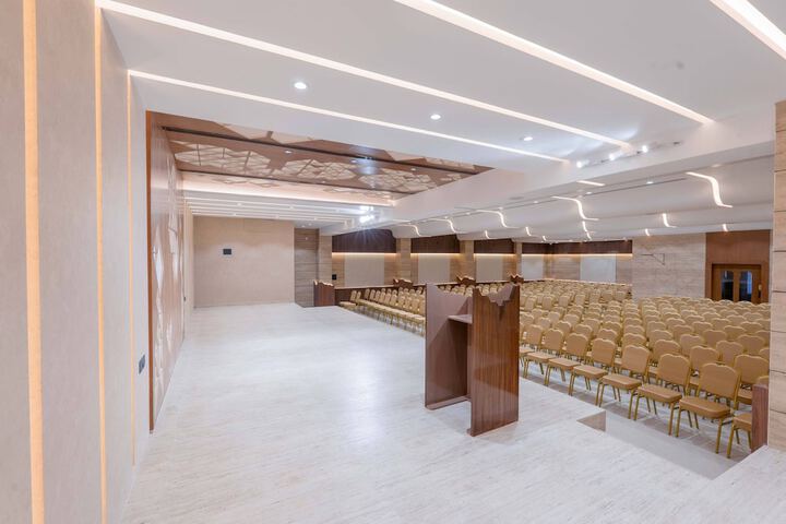Ballroom/Hall 44 of 50
