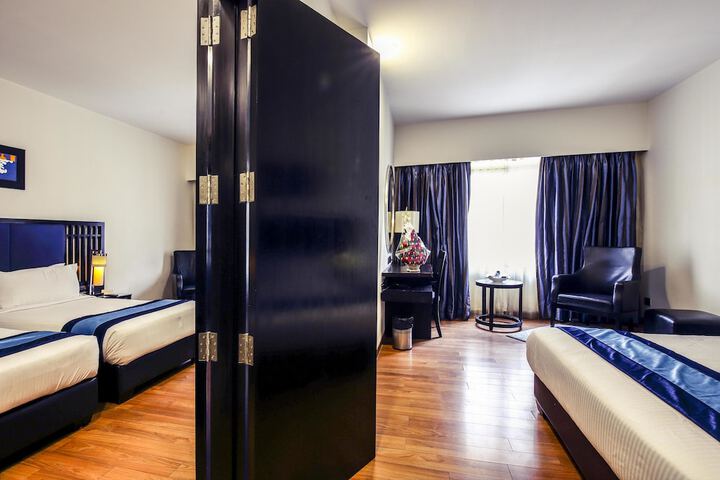 Room 6 of 34