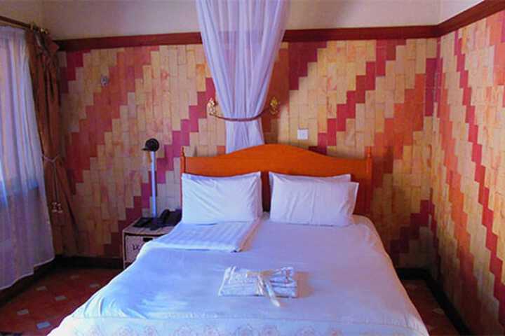 DewChurch Drive Hotel