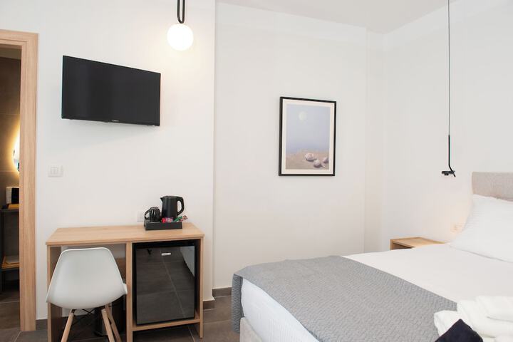 Room 32 of 76