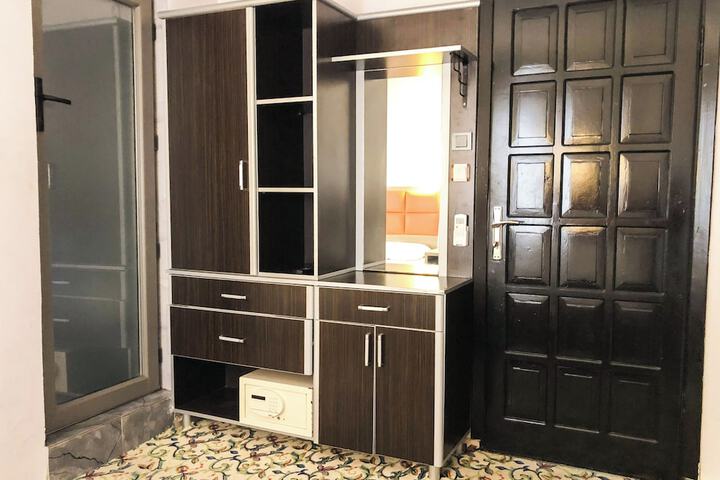Room 13 of 29