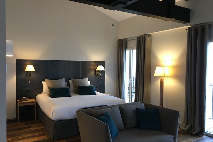 Room 2 of 50