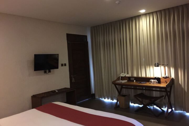 Room 8 of 104