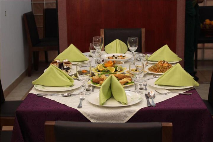 Dining 3 of 10