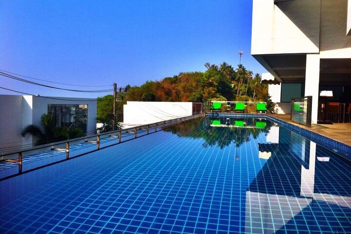 Pool 33 of 41
