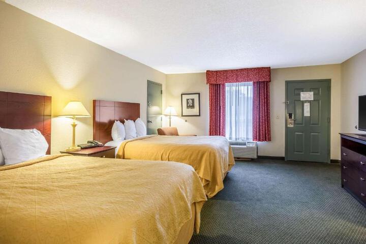 2 Double Beds (4 of 11)