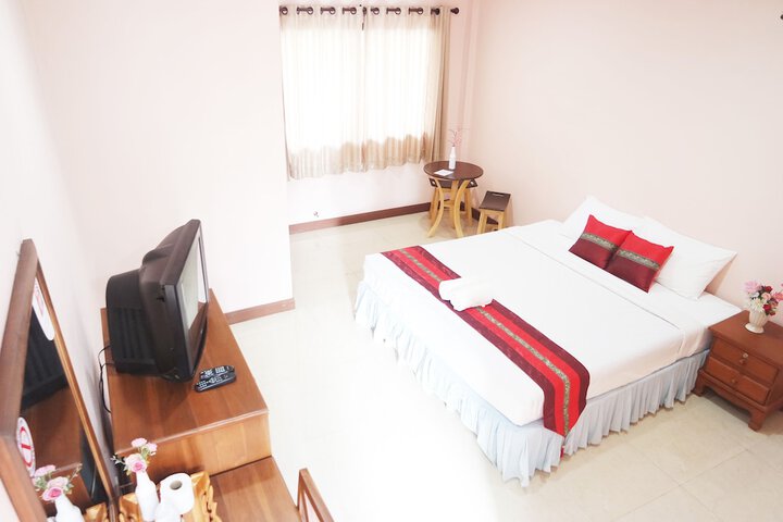Room 6 of 32