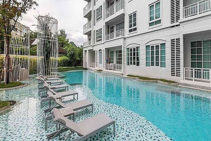Pool Hotel
