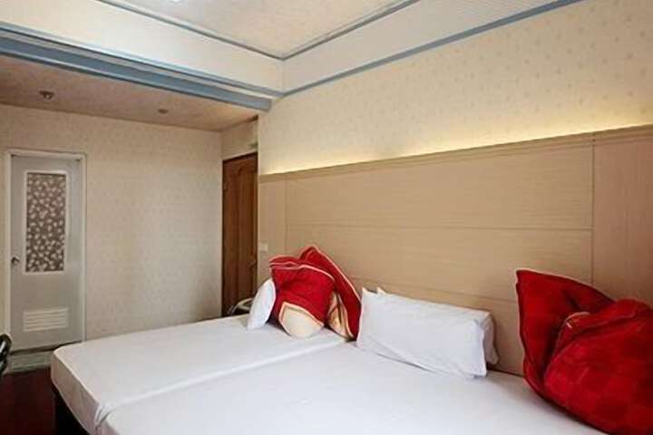 Room 12 of 51