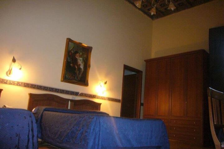 Room 9 of 35