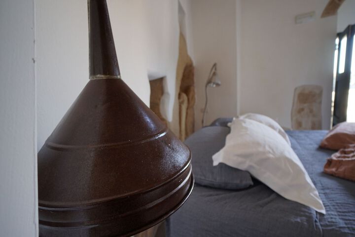 Room 8 of 28