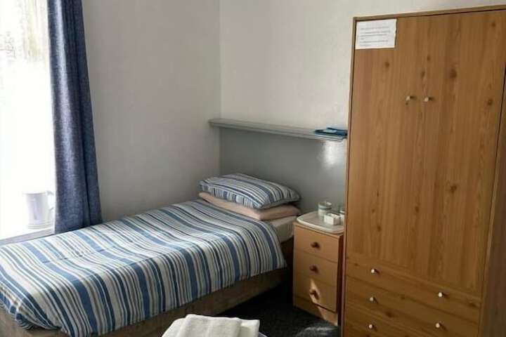 Room 9 of 20