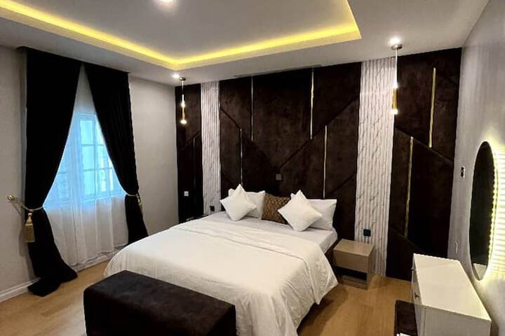 Room 13 of 35