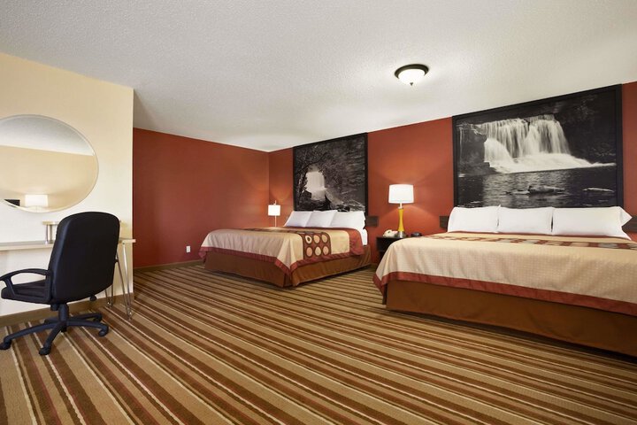 Room 8 of 36