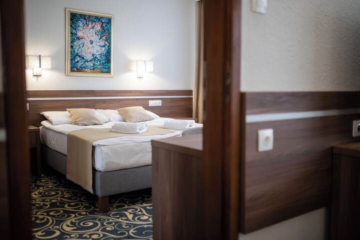 Room 16 of 44