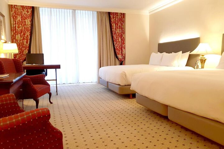 Room 48 of 122