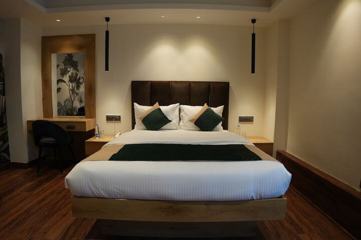 Room 6 of 20