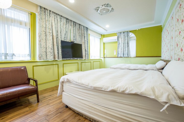 Room 7 of 39