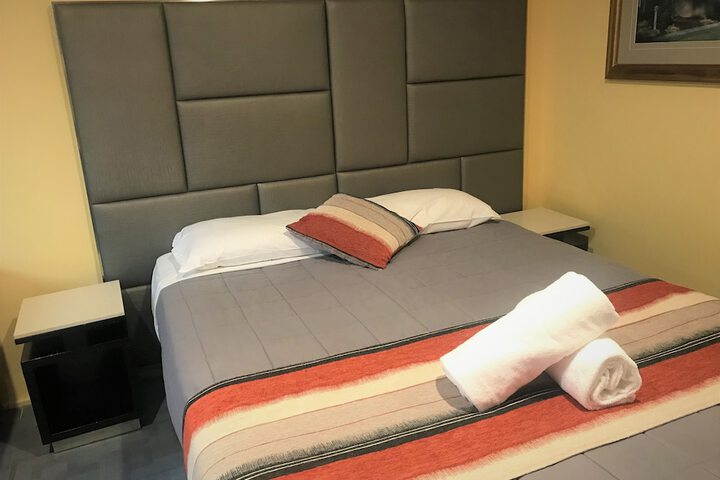Room 27 of 99