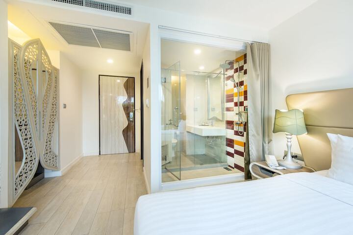 Room 10 of 81