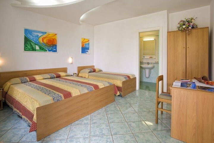 Room 4 of 43