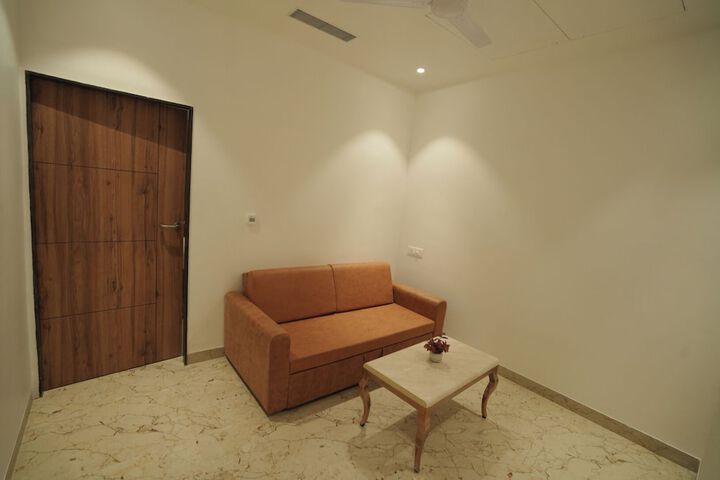 Room 18 of 102