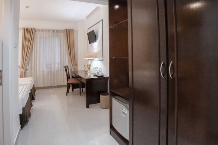Room 10 of 33