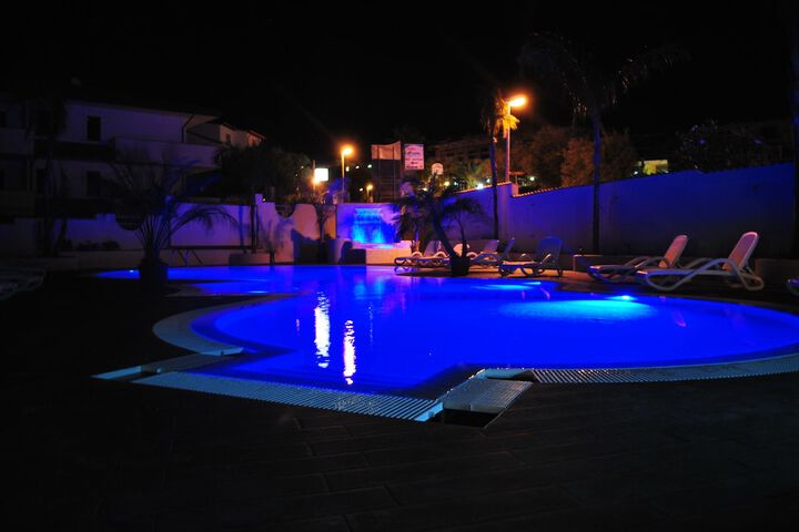 Pool 25 of 42