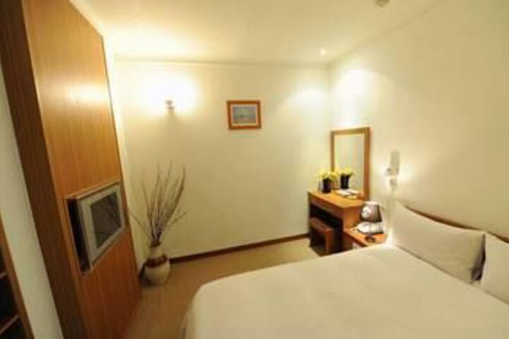 Room 37 of 42