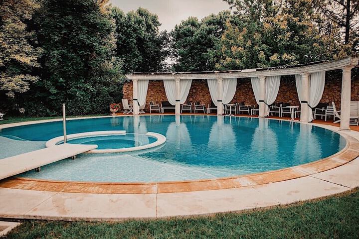 Pool 51 of 68