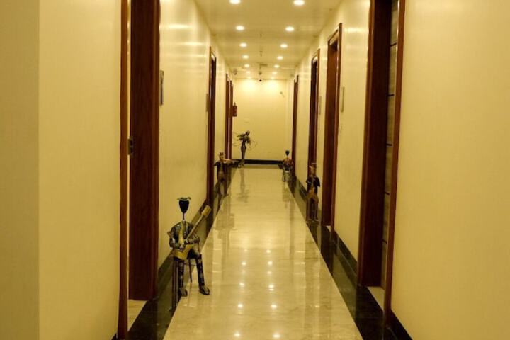 Ballroom/Hall 41 of 43