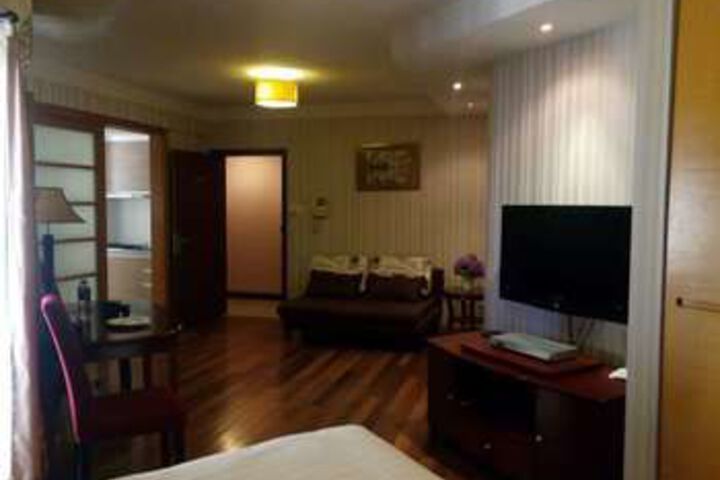 Room 7 of 13