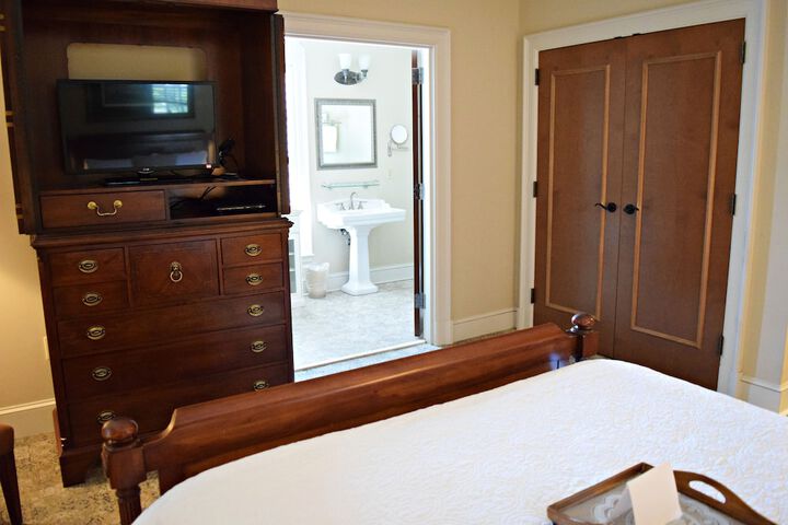 Room 70 of 227
