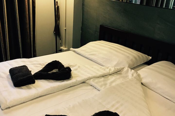 Room 18 of 37