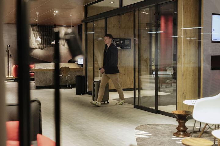 Entrance & Lobby