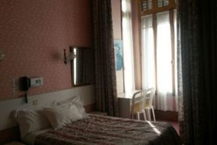 Room 4 of 10