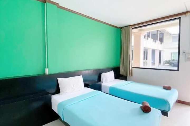 Room 16 of 18
