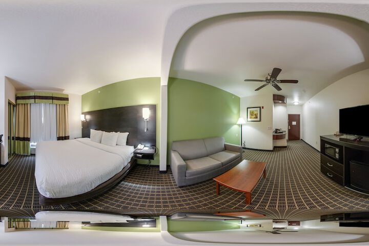1 King Bed Suite (10 of 13)