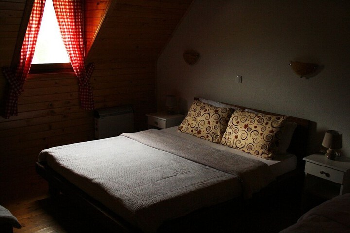 Room 32 of 35