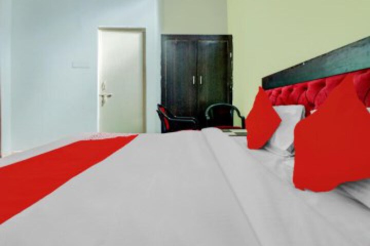 HOTAL NIWARI HOUSE BY OYO ROOMS