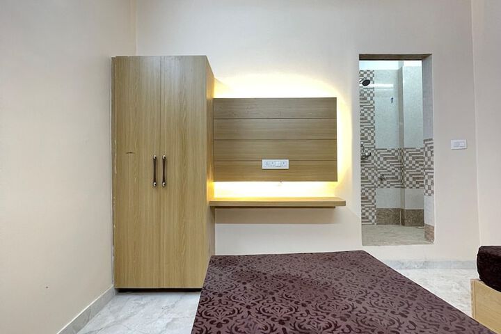 Room 3 of 6