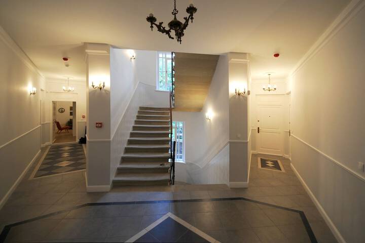 Entrance & Lobby